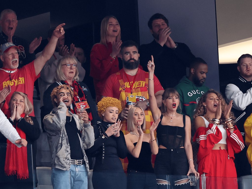 Who is in Suite With Taylor Swift